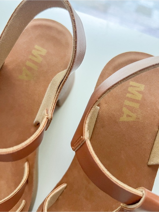 MIA Girl Tan Leather T-Strap Platform Chunky Heel Sandals, Size 6.5